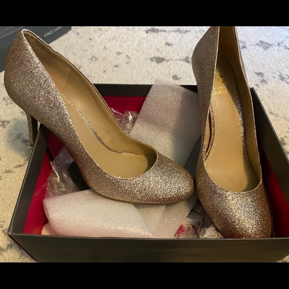 Vince Camuto champagne heels - size 8 - Picture 3 of 4
